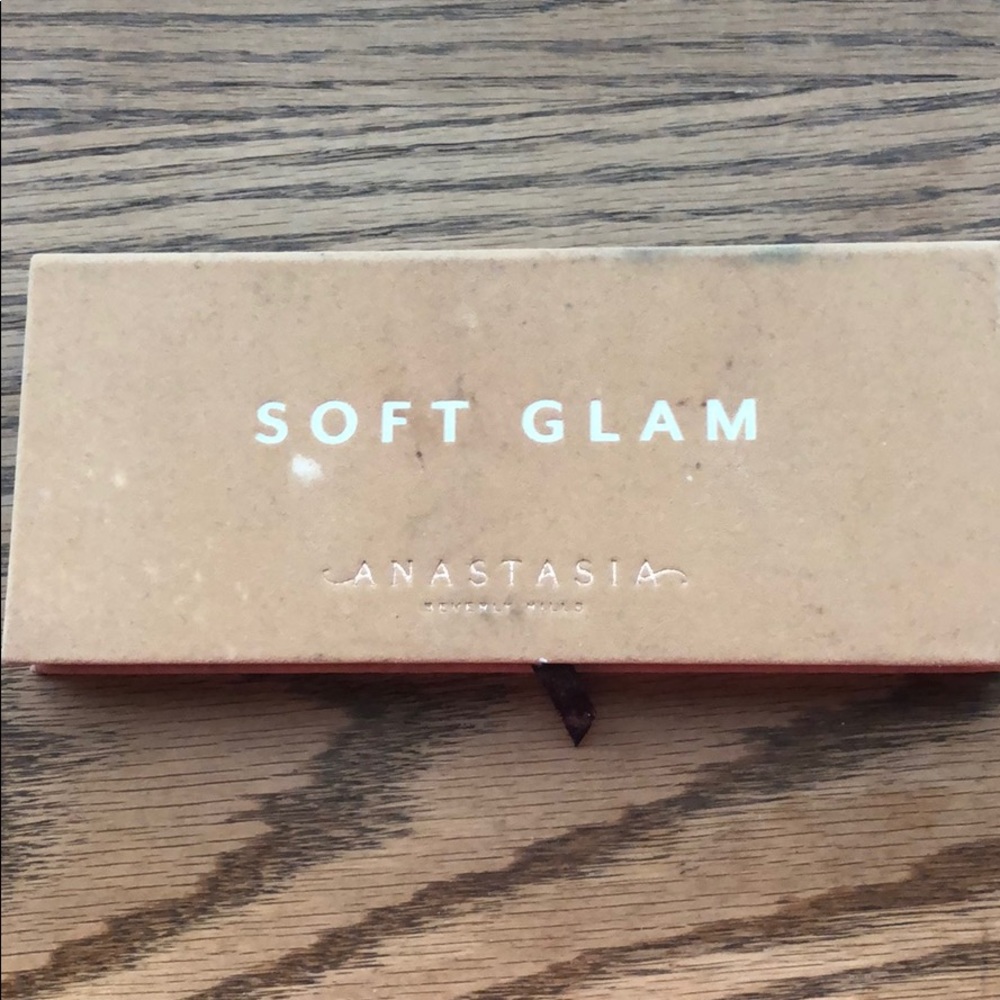 Anastasia Soft Glam Pallet